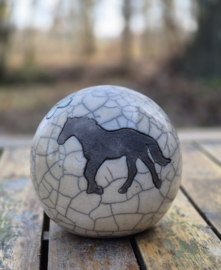 Paardenurn silhouet met groen vlindertje (225 ml)