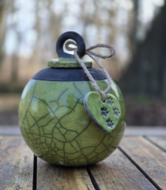 groen dierenurntje met hartenhanger - pootjes (450ml)