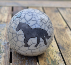 Paardenurn silhouet met groen vlindertje (225 ml)