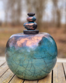 Unique Urn turkoois met gestapelde keien (4L.)