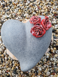 Hartenurn met rozen