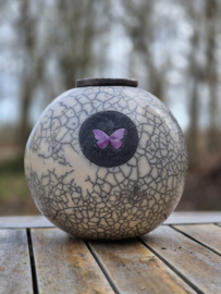 Urn met lila vlindertje (1500ml)