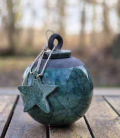 Donkergroen urntje met sterrenhanger (225ml)
