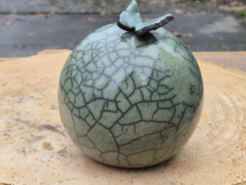 Groen urntje met groene vlinder (225ml)
