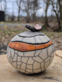 Mini urntje met vlindertje oranje (80-100ml)