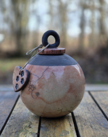 Urntje met hartenhanger - pootjes (450ml)