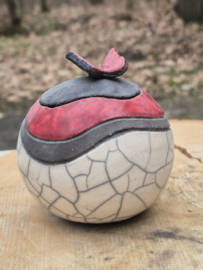 Mini urn (80ml) met rood vlindertje