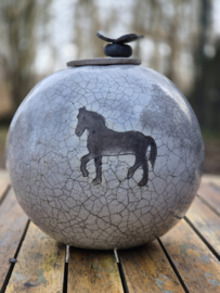 paardenurn met vlinder op het deksel (4.5 liter)