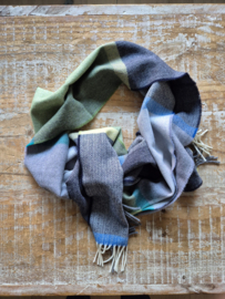 McNutt Sjaal Navy and Smoke Check