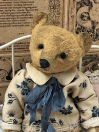 Hug Me Again Collectible bear "Philip" standing about 6 inch tall.