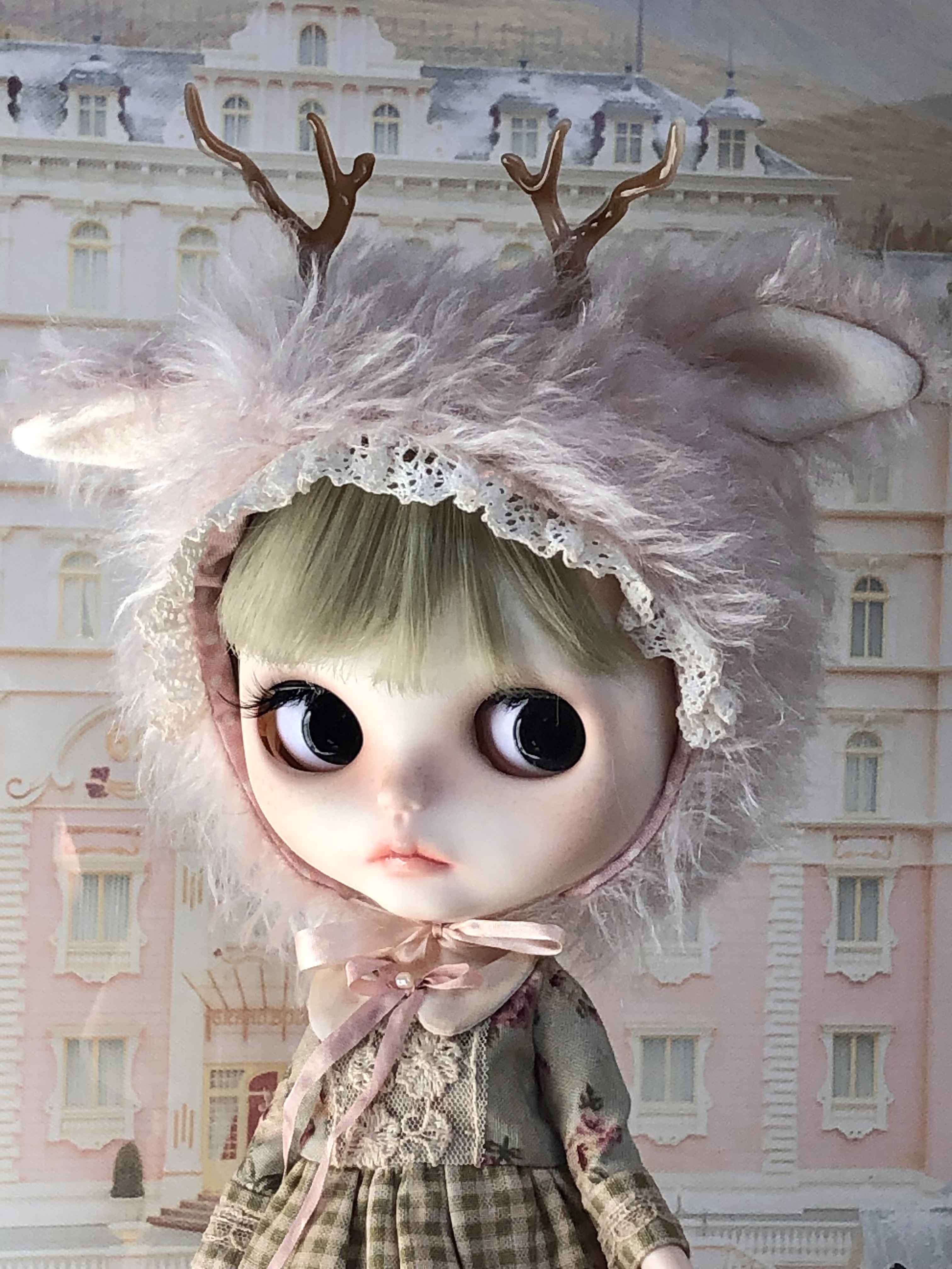 Wardrobe and decoration for Blythe.