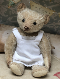 Hug Me Again Collectible bear "Liesje" standing about 6 inch tall.