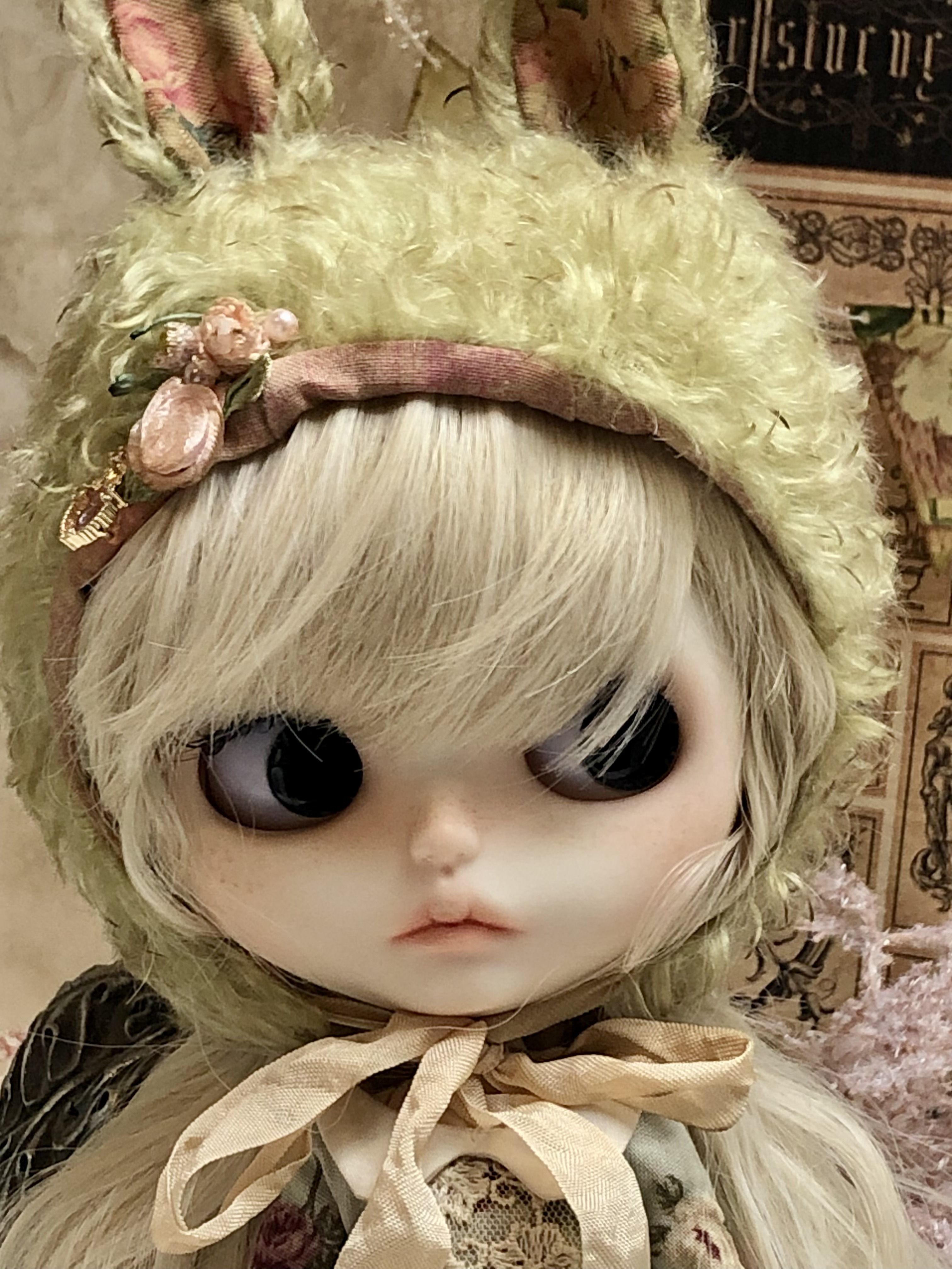 Blythe vintage floral decoration-eared rabbit hat.