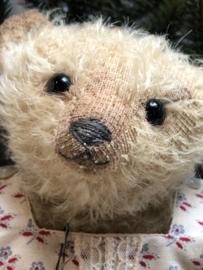 🎄 Hug Me Again Collectible bear "Christian" standing about 9 inch tall.
