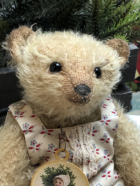 🎄 Hug Me Again Collectible bear "Christian" standing about 9 inch tall.
