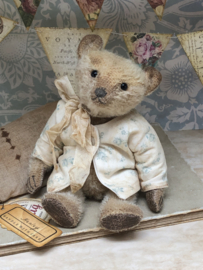 Hug Me Again Collectible bear "Henley" standing about 6 inch tall.