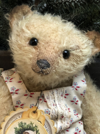 🎄 Hug Me Again Collectible bear "Christian" standing about 9 inch tall.