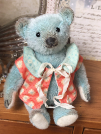 Hug Me Again Collectible bear "Gideon" standing almost 5 inch tall.