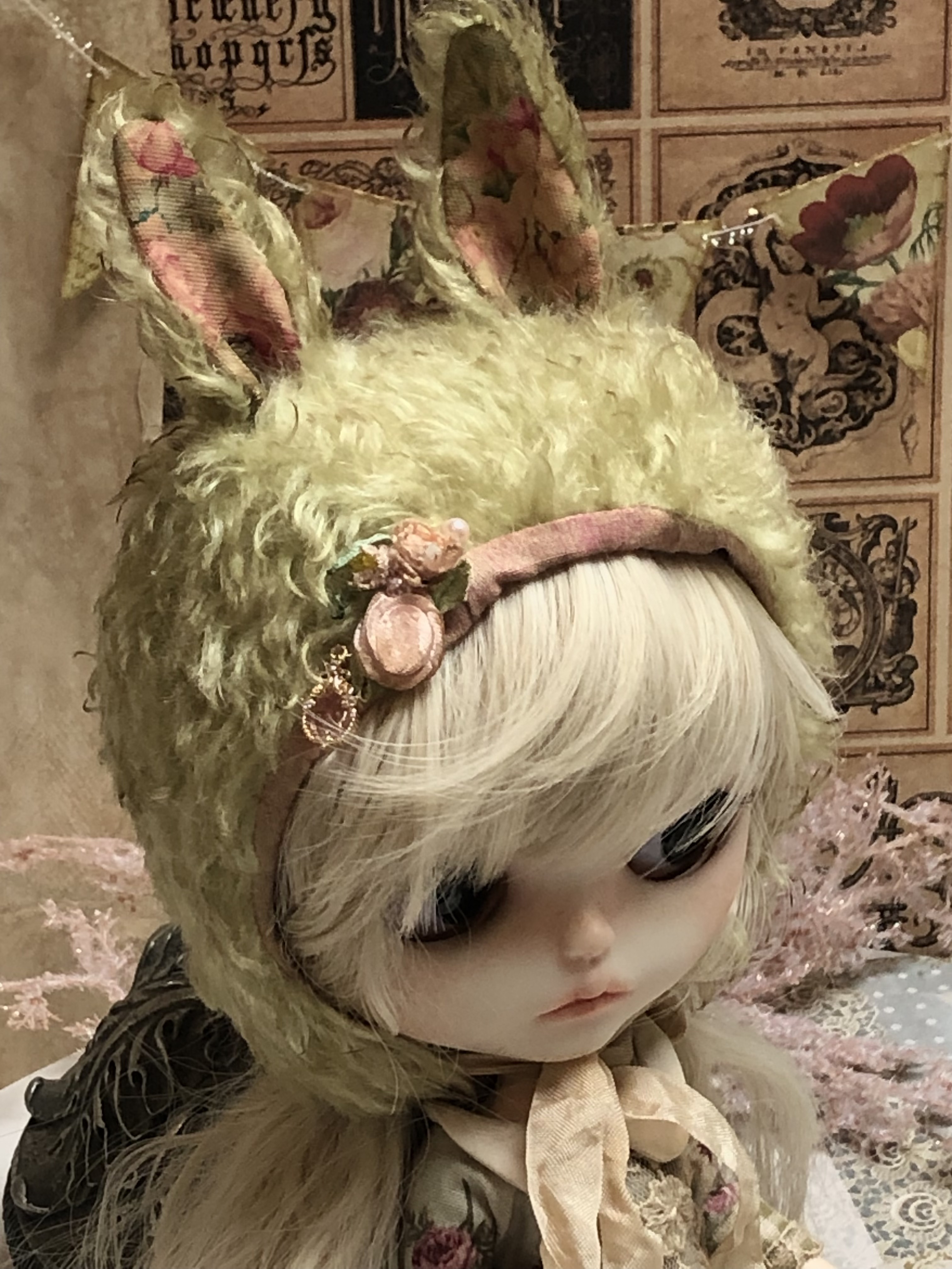 Blythe vintage floral decoration-eared rabbit hat.