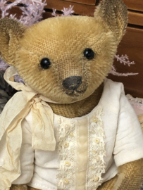 Hug Me Again Collectible bear Harlow &  🎃 standing about 7 inch tall.