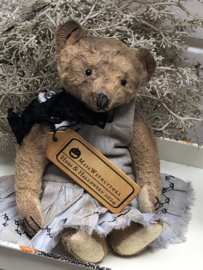 Hug Me Again Collectible bear "Miss Withcytoes" standing about 6 inch tall.