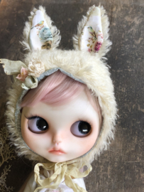 Blythe vintage floral decoration-eared rabbit hat.
