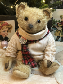 🎄 Hug Me Again Collectible bear "Toddy" standing about 9 inch tall.