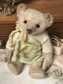 Hug Me Again Collectible bear "Ivor" standing about 7 inch tall.