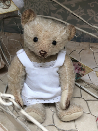 Hug Me Again Collectible bear "Liesje" standing about 6 inch tall.