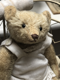 Hug Me Again Collectible bear "Sientje" standing about 6 inch tall.