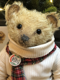 🎄 Hug Me Again Collectible bear "Toddy" standing about 9 inch tall.