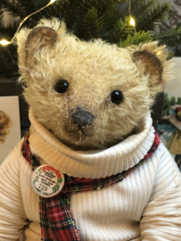 🎄 Hug Me Again Collectible bear "Toddy" standing about 9 inch tall.