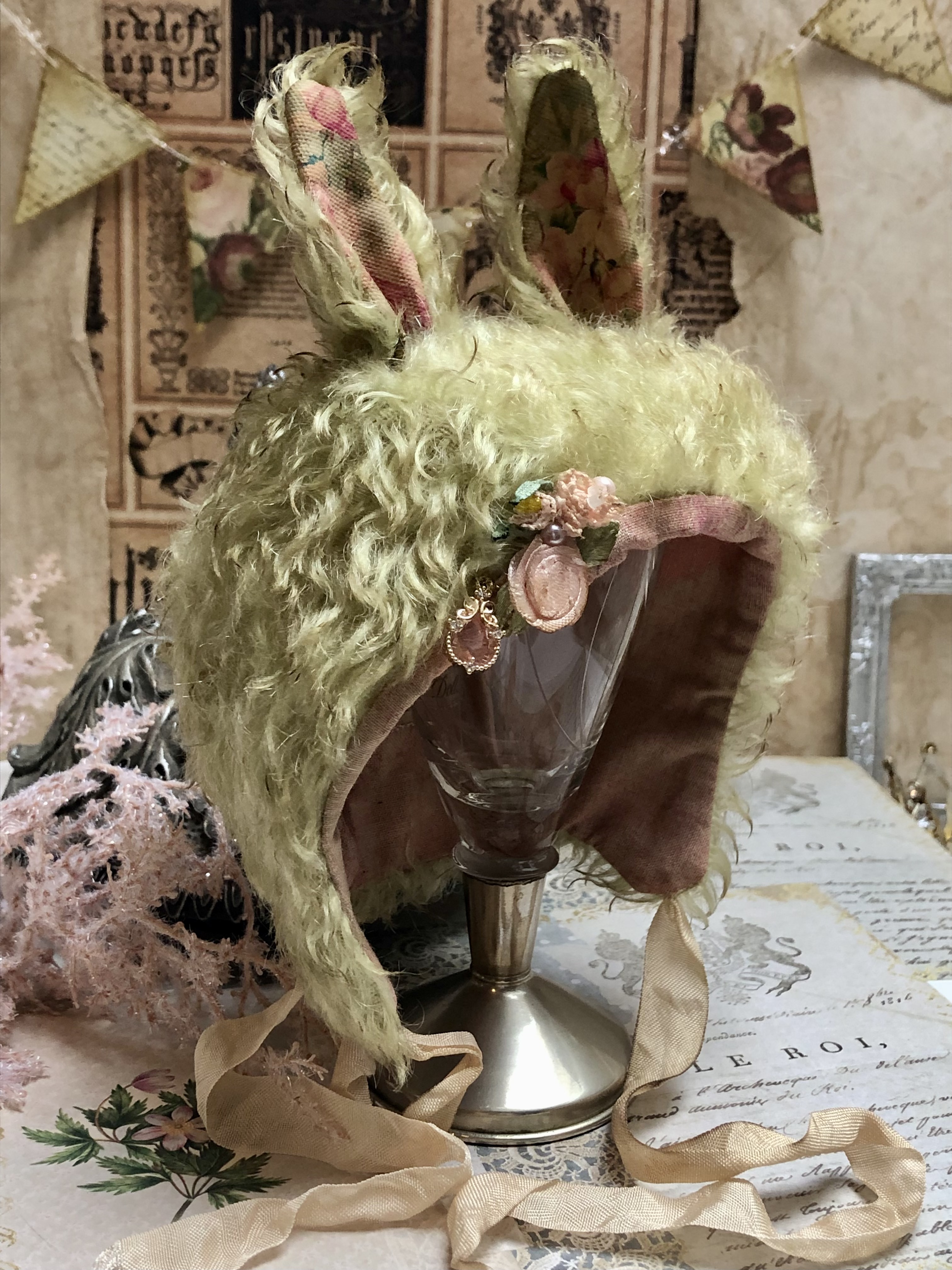 Blythe vintage floral decoration-eared rabbit hat.