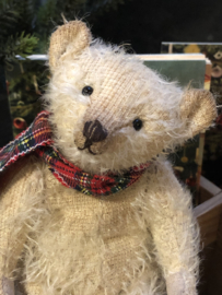 🎄 Hug Me Again Collectible bear "Pommeltje" standing about 6 inch tall.