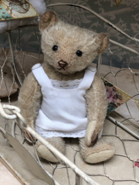 Hug Me Again Collectible bear "Liesje" standing about 6 inch tall.