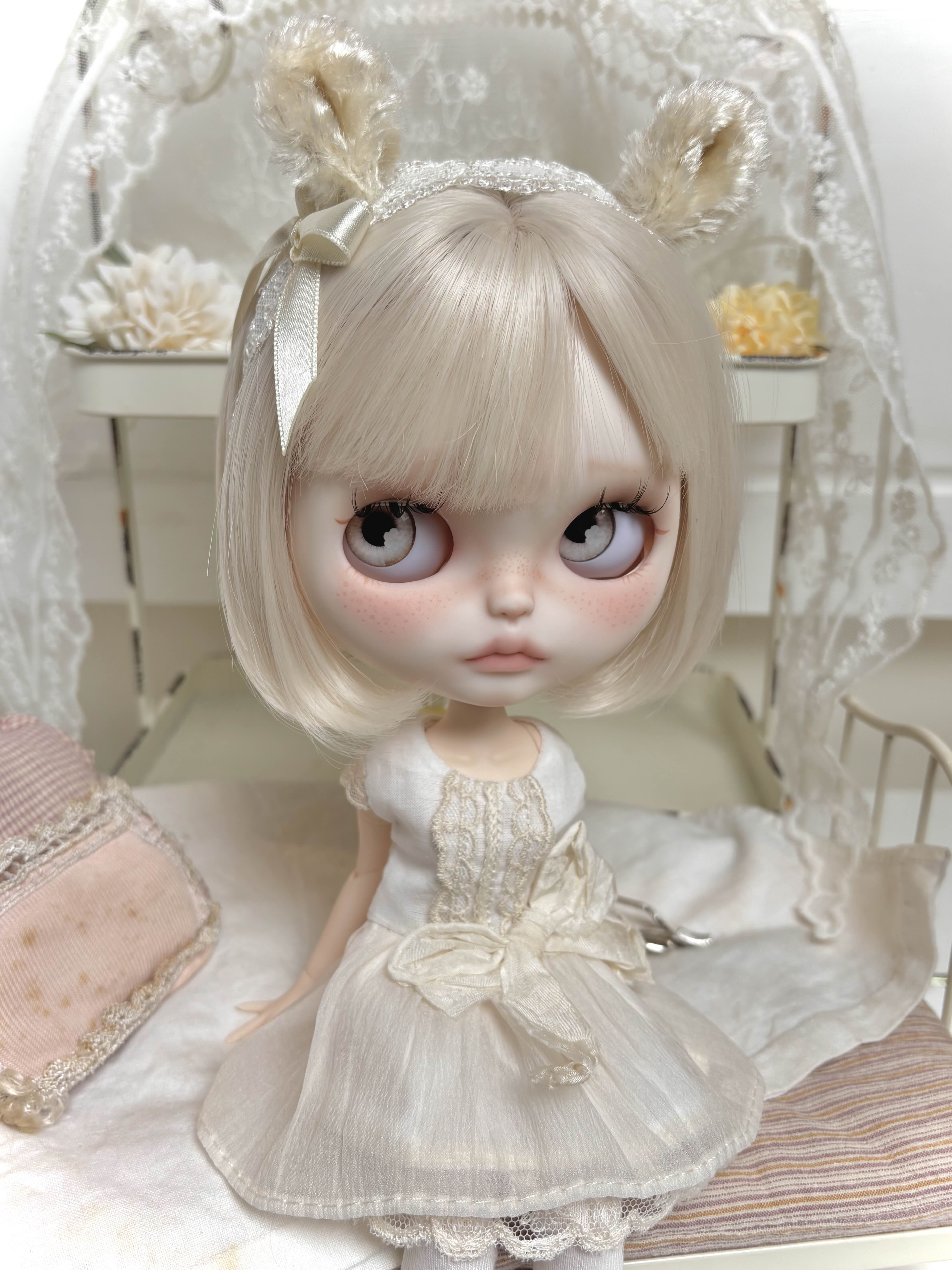 Customized Blythe Doll Annie, OOAK