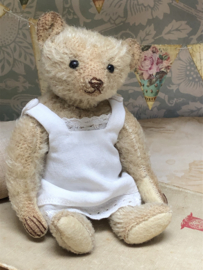 Hug Me Again Collectible bear "Liesje" standing about 6 inch tall.