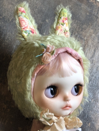 Blythe vintage floral decoration-eared rabbit hat.