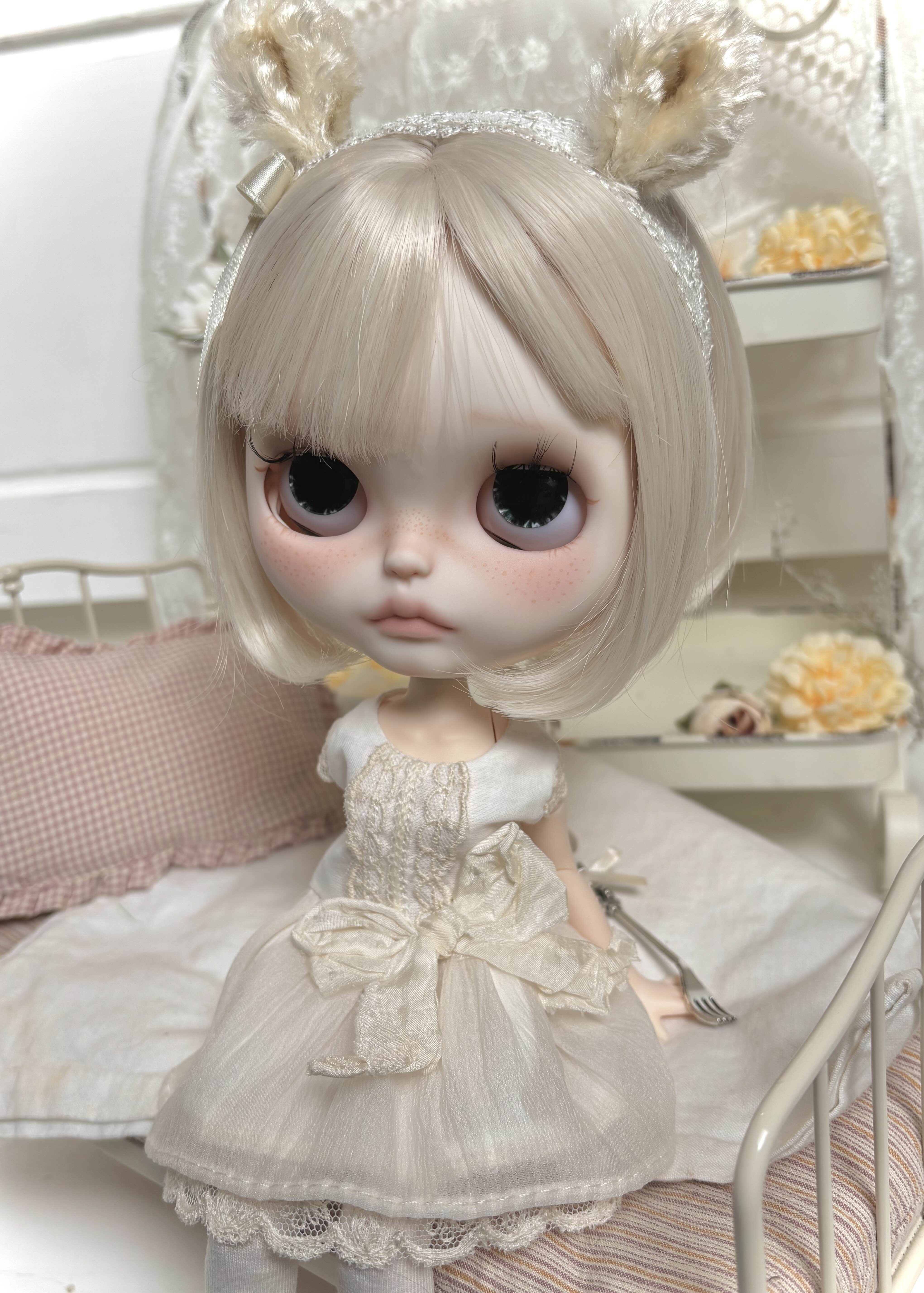 Customized Blythe Doll Annie, OOAK