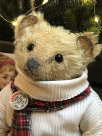 🎄 Hug Me Again Collectible bear "Toddy" standing about 9 inch tall.