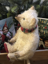 🎄 Hug Me Again Collectible bear "Pommeltje" standing about 6 inch tall.