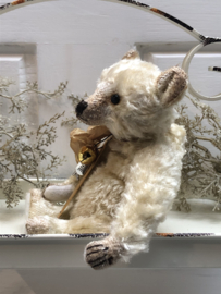 🌟 Hug Me Again Collectible bear "Silvester" standing about 6 inch tall.