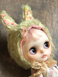 Blythe vintage floral decoration-eared rabbit hat.