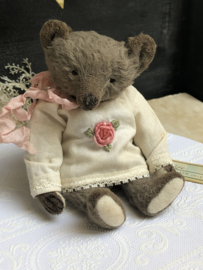 Hug Me Again Collectible bear "Elsje" standing about 6 inch tall.