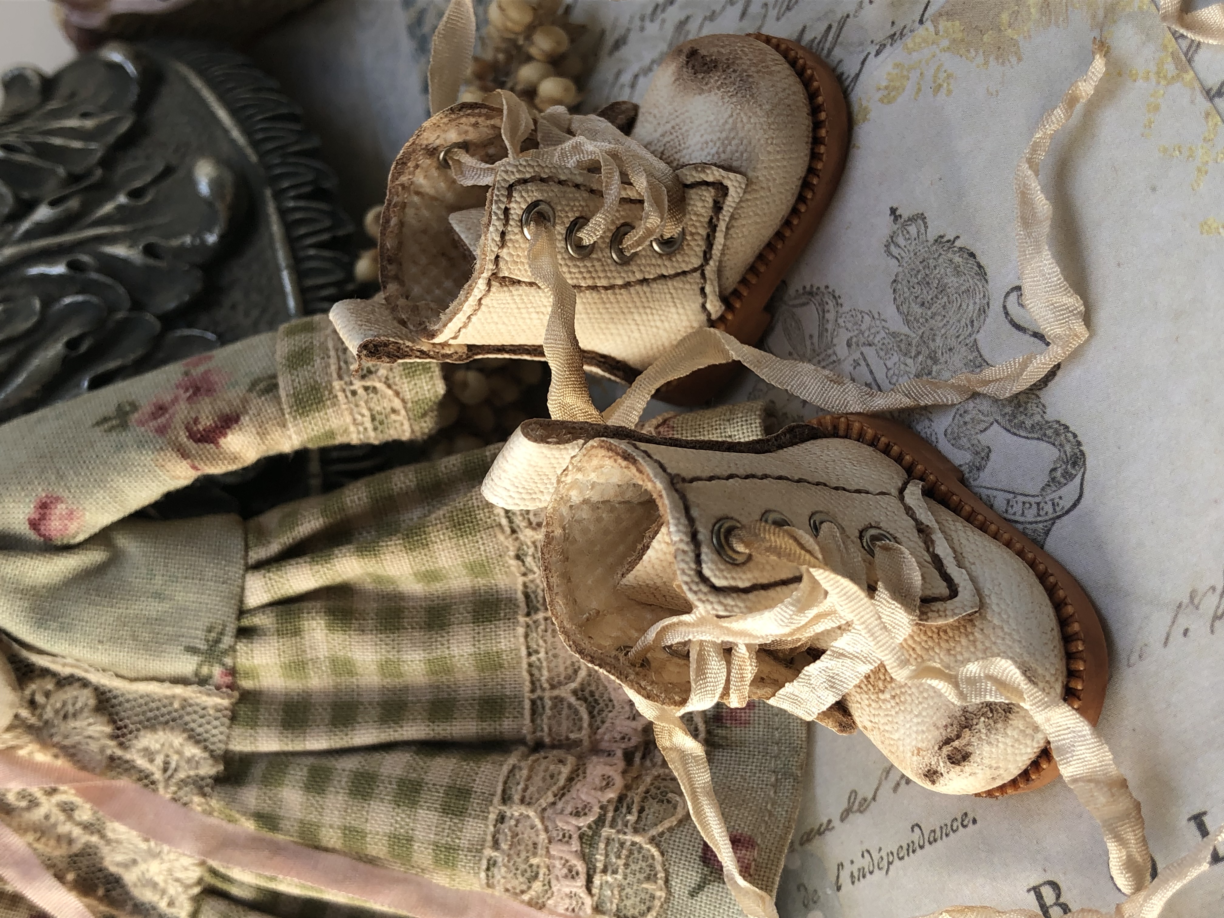 Shabby Chic aged boots for Blythe.