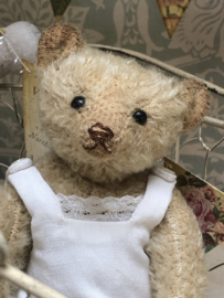 Hug Me Again Collectible bear "Liesje" standing about 6 inch tall.