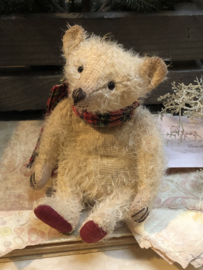 🎄 Hug Me Again Collectible bear "Pommeltje" standing about 6 inch tall.