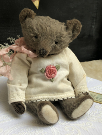 Hug Me Again Collectible bear "Elsje" standing about 6 inch tall.