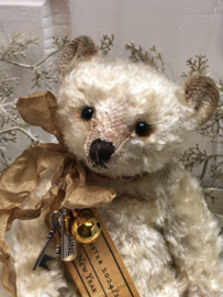 🌟 Hug Me Again Collectible bear "Silvester" standing about 6 inch tall.