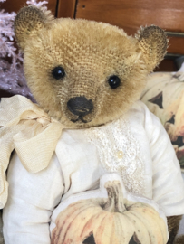 Hug Me Again Collectible bear Louis & 🎃 standing about 6 inch tall.